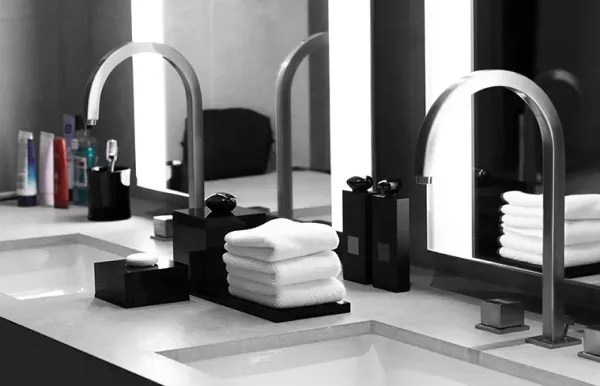 trending black color thyme Bathroom